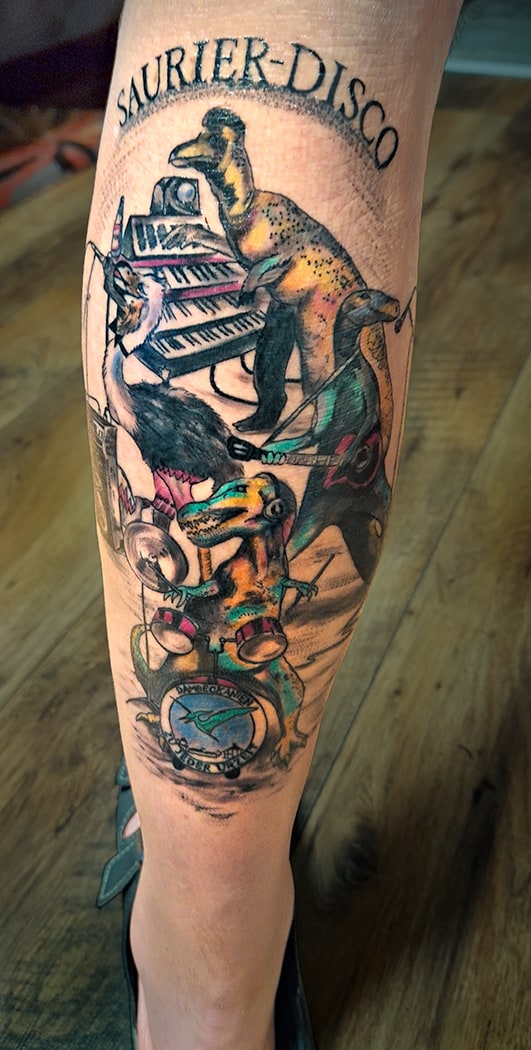 Die Saurier Disco, Wadenschmuck, Tattoo